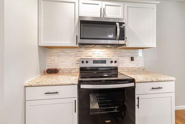 Building Photo - 181 SE State Rte 13