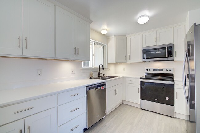 Building Photo - 4Bd/2Ba Kent Home