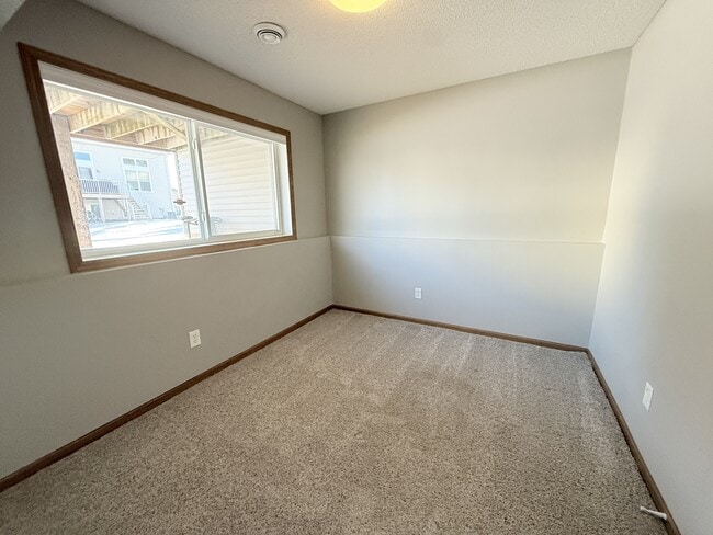 Building Photo - 10515 Pond Curve