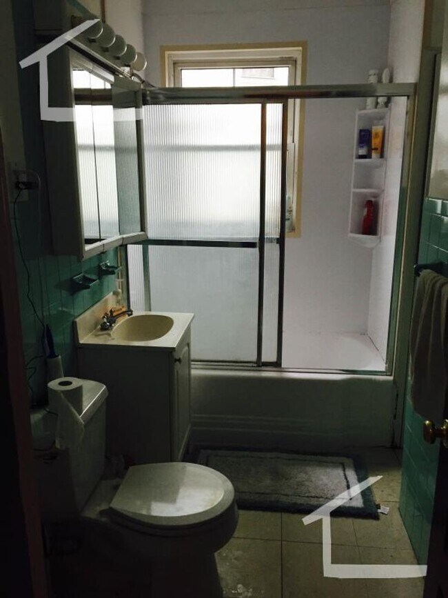 Building Photo - Faneuil St 3 Bed