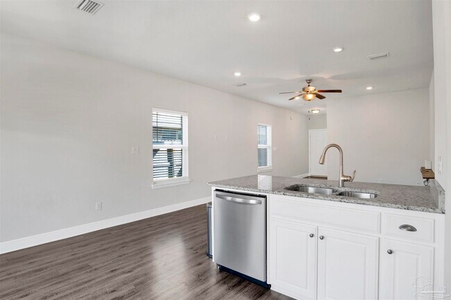 Building Photo - 12295 Pinfish Rd