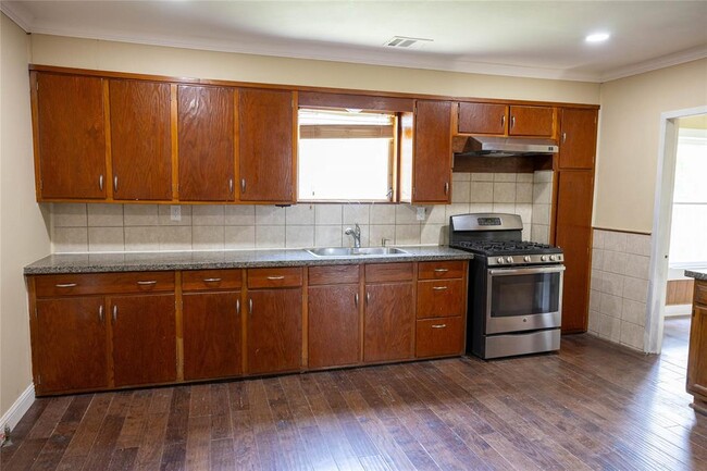 Building Photo - 1314 Rampart St