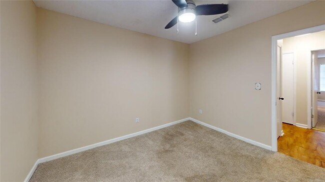 Building Photo - 710 Old Creek Rd