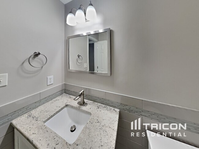 Building Photo - 5945 Presentation St