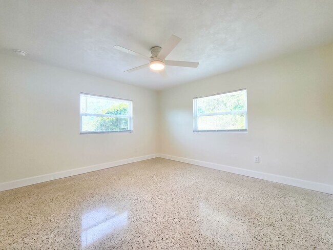 Building Photo - Beautiful 4/2 in Fairbanks Park