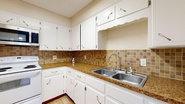Building Photo - SPACIOUS HOUSE FOR RENT!!!