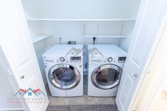 Building Photo - 2701 W Jasper Ave