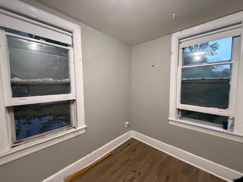 Building Photo - 212 Mannion Ave