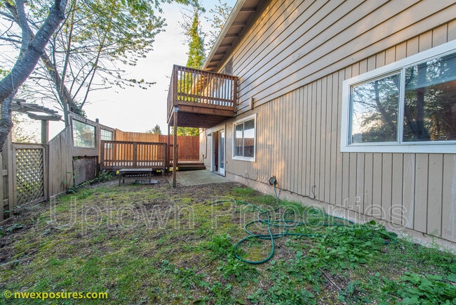 Building Photo - 12025 SW 64th Ave