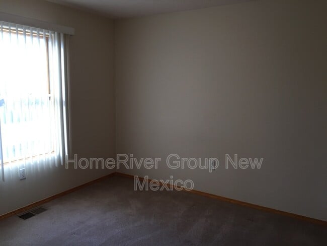 Building Photo - 828 Kipuka Dr NW