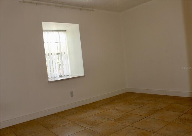 Building Photo - 9101 Tudor Dr
