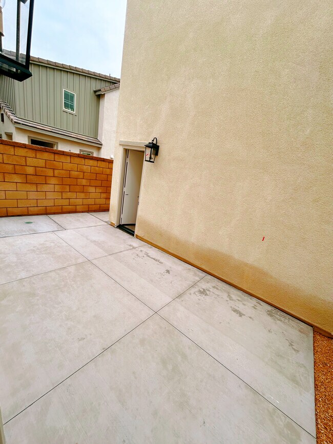 Building Photo - 5254 Wildflower Ln