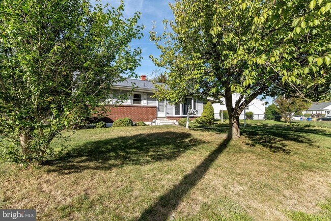 Building Photo - 400 E Main St