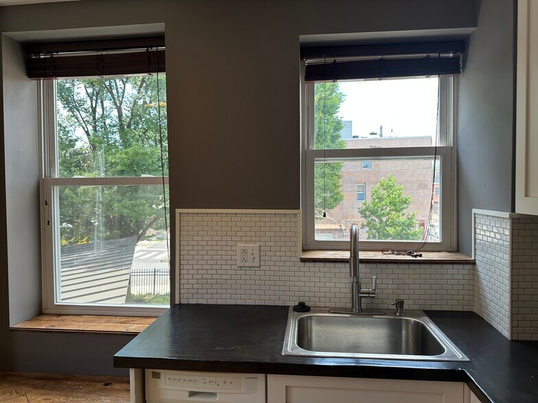 Building Photo - 2054 Ellsworth St
