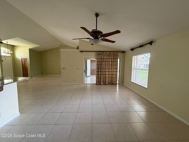 Building Photo - 925 Falls Trail