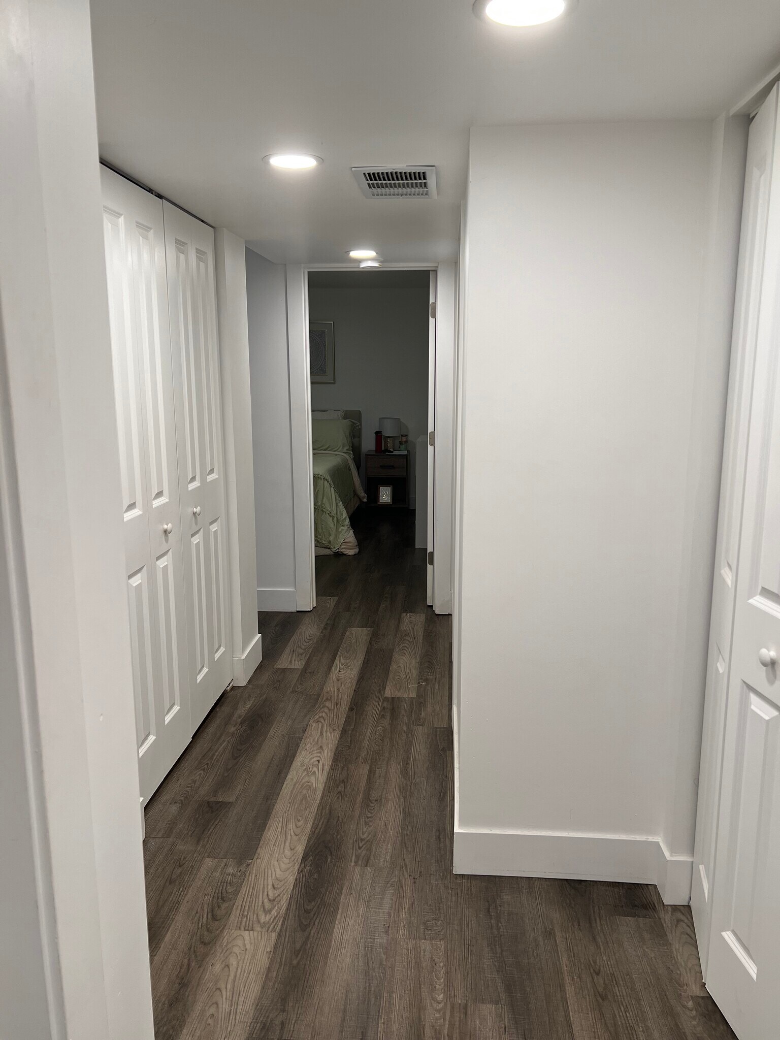 Lower level hallway to bedrooms - 1401 N Mohawk St
