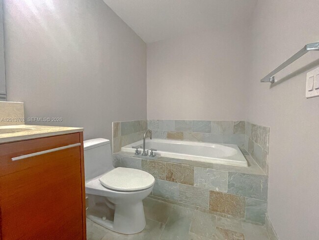 Building Photo - 2681 N Flamingo Rd