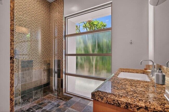 Building Photo - 9 Rockcrest