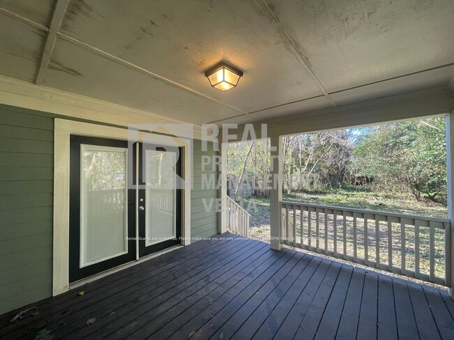 Building Photo - Beautiful Two Bedroom Home in Historic Bea...