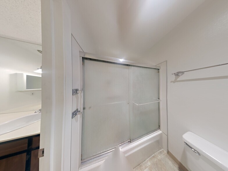 Building Photo - 639 Woodside Sierra