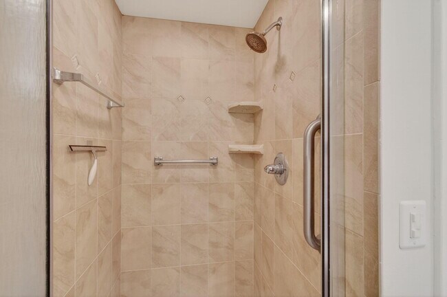 Building Photo - 406 Piedmont I
