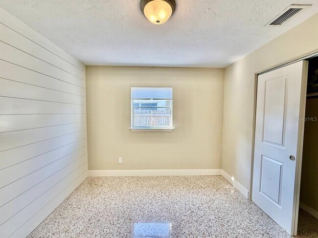 Building Photo - 2918 10th Ave N