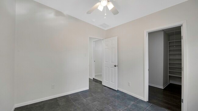 Building Photo - 542 Thorain Blvd