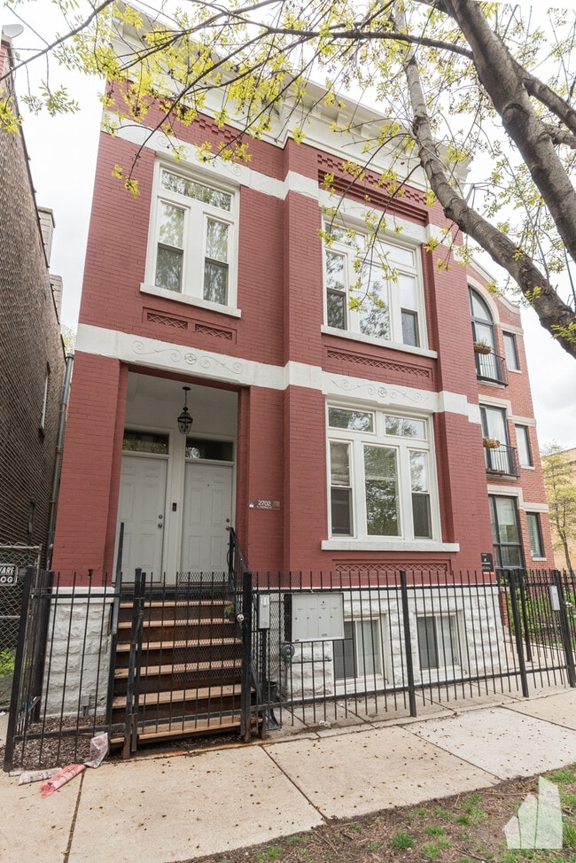 Building Photo - 2702 W Thomas-1F