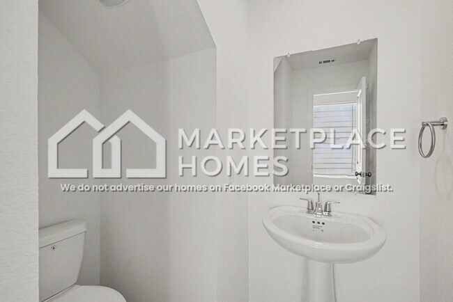 Building Photo - 7643 Varo Gln