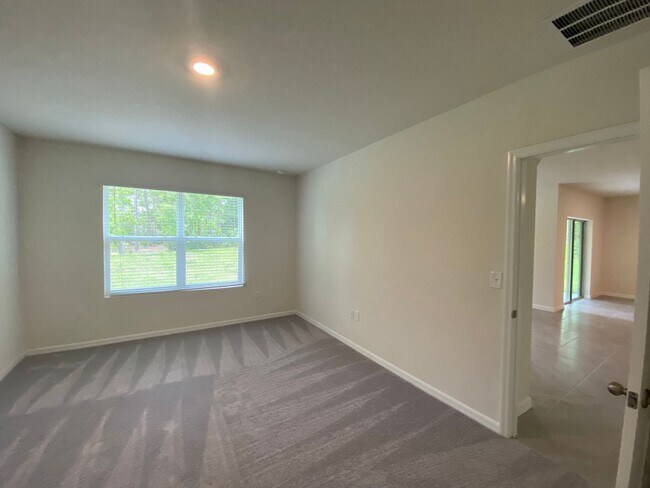 Building Photo - Desirable SE Ocala Neighborhood - Lake Dia...