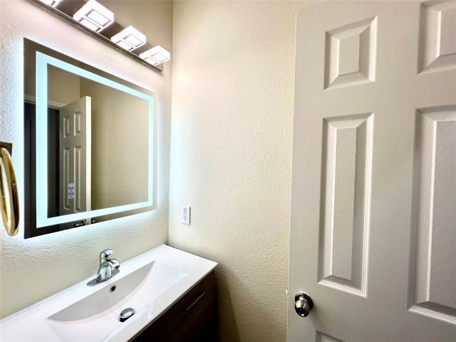 Building Photo - 3301 Bluegrass Dr