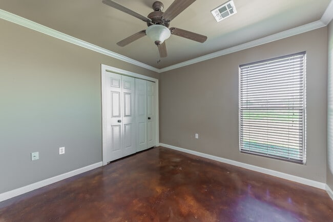 Building Photo - 1041 Gary Dr