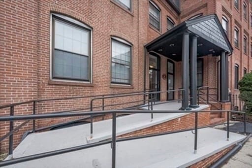 Building Photo - 10 Weston Ave