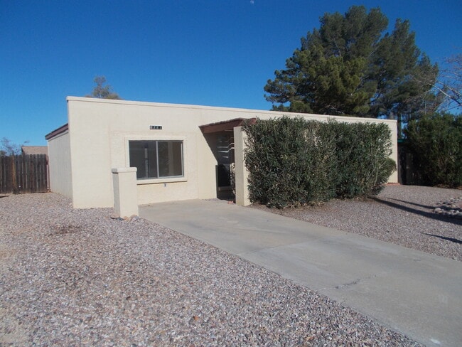 Building Photo - 861 Catalina Dr