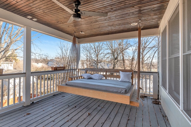 Building Photo - 368 Glenrose Ave