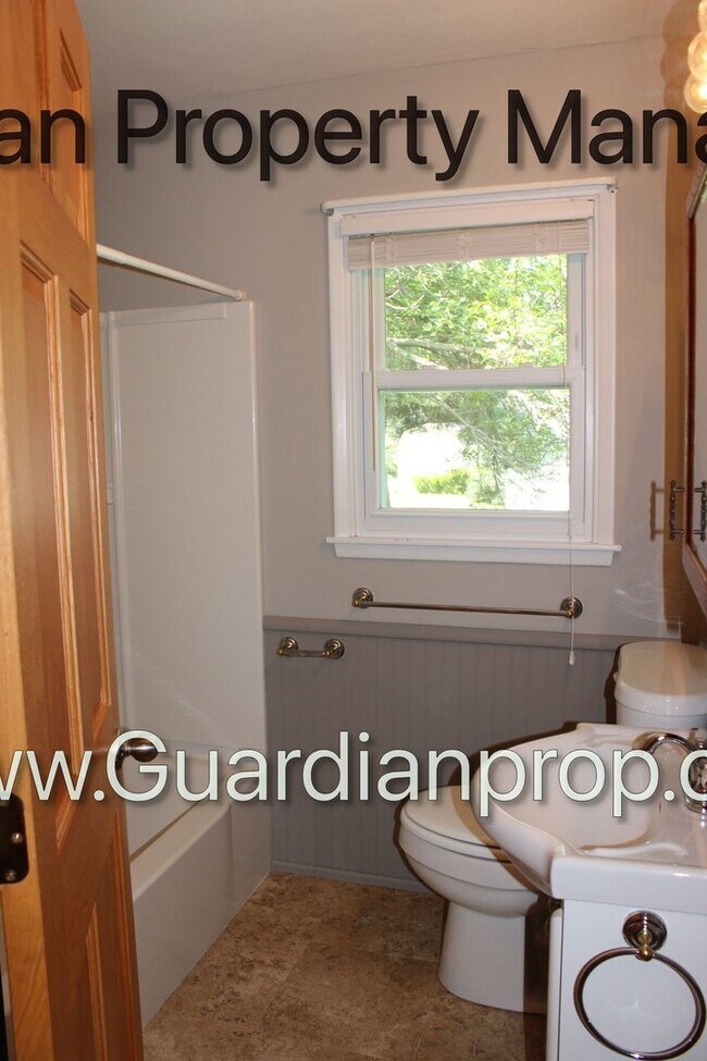 Building Photo - Rosemount Single Family Home, 1 Car Garage...