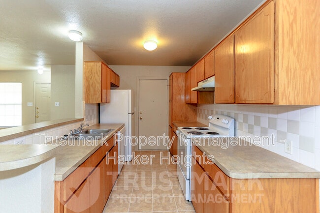 Building Photo - 932 Maplewood Dr