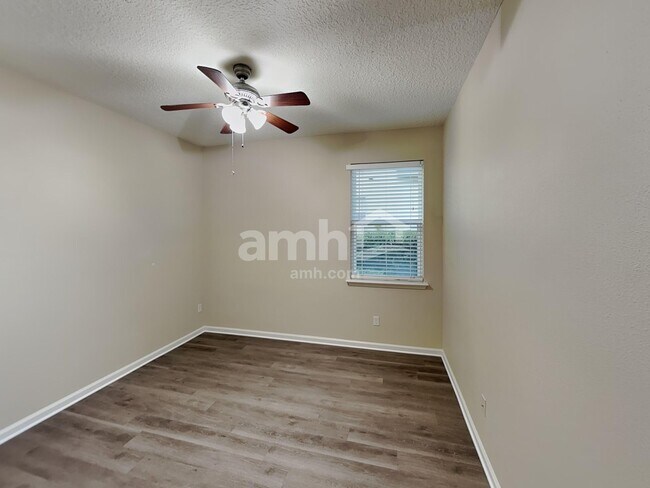 Building Photo - 500 Glendale Ln