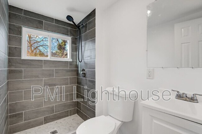 Building Photo - 25 Thorney Ave