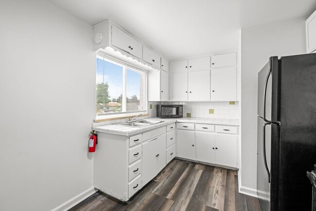 Building Photo - Come check out this beautiful apartment cl...