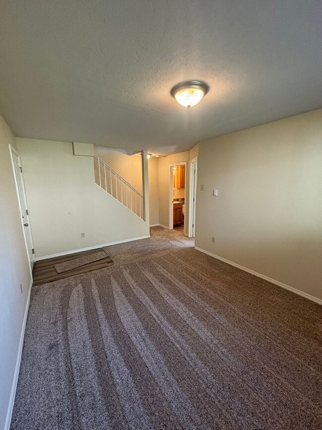 Building Photo - 13th St Townhome