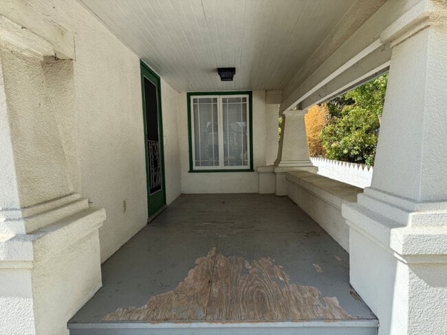 Building Photo - Rare 2 Bedroom Home Downtown Dixon *Star R...