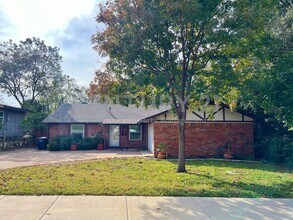 Building Photo - Mid-Century, Modern 3/2/2 with Designer Updates in Fort Worth For Rent!