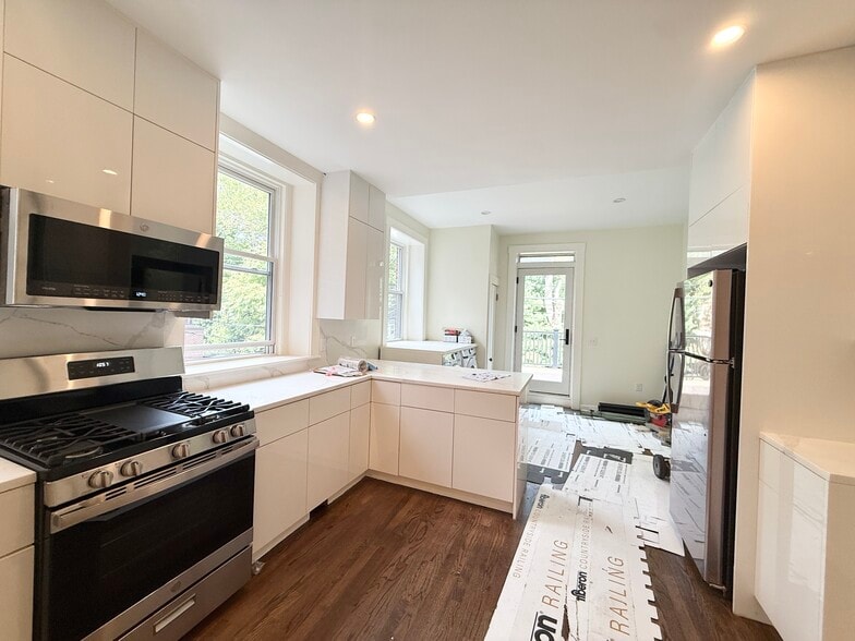 Building Photo - 1726 Beacon St