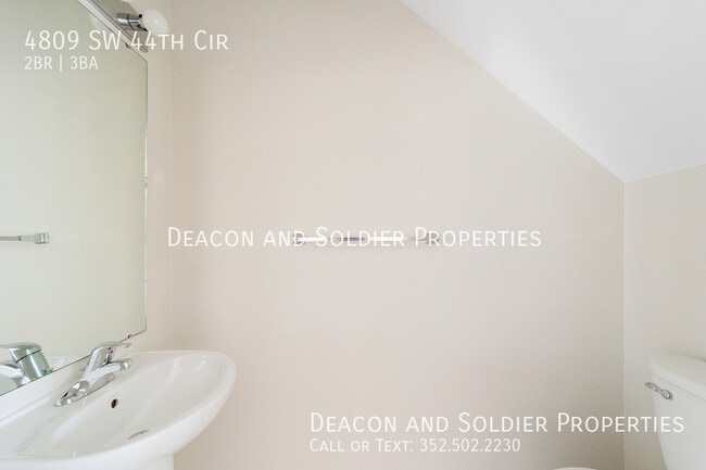 Building Photo - 4809 SW 44th Cir