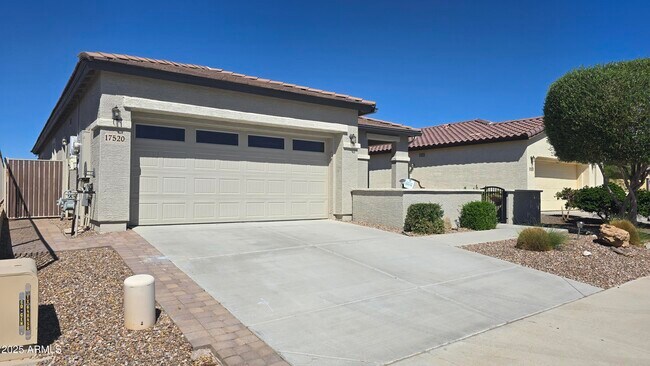 Building Photo - 17520 W Fairview St