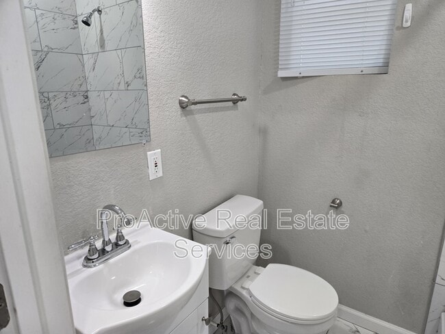 Building Photo - 126 Linden Ave