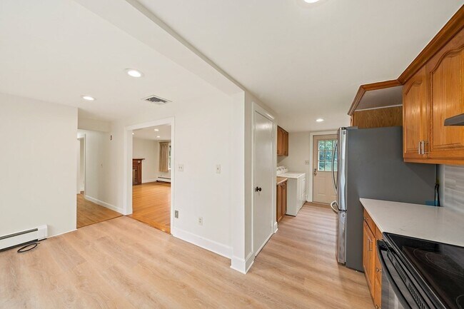 Building Photo - 11 Suban Pl