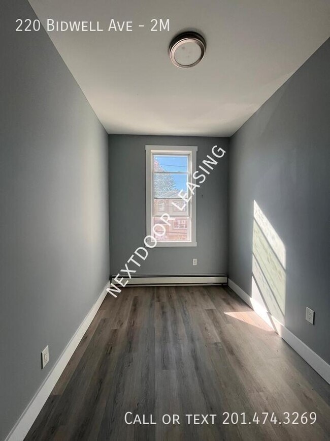 Building Photo - 220 Bidwell Ave