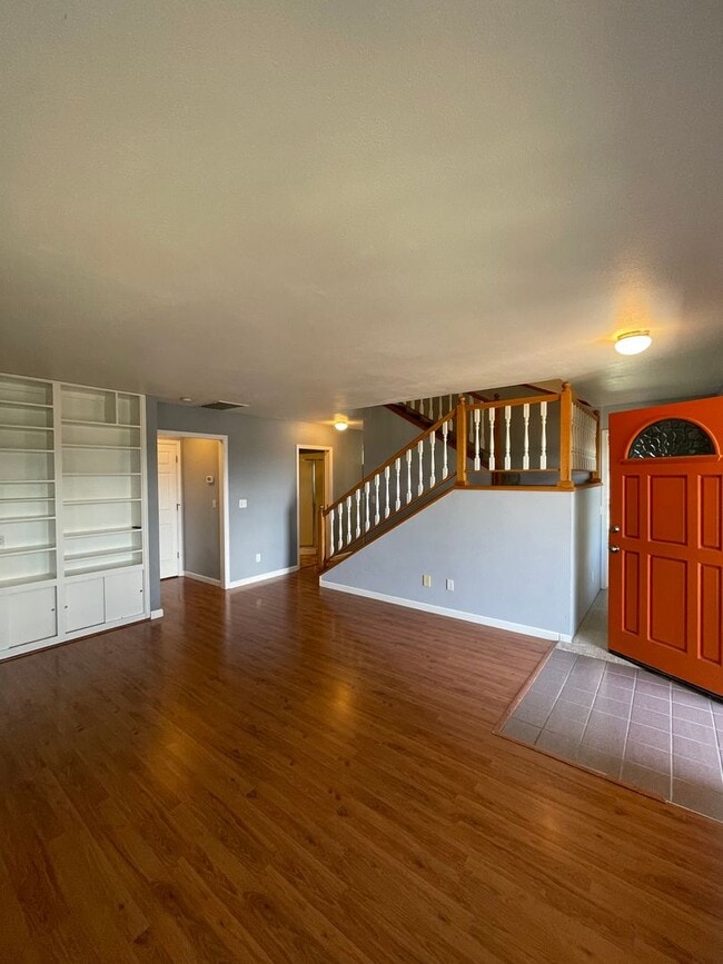 Building Photo - Beautiful 3 bed 2 bath - pets allowed! ***...